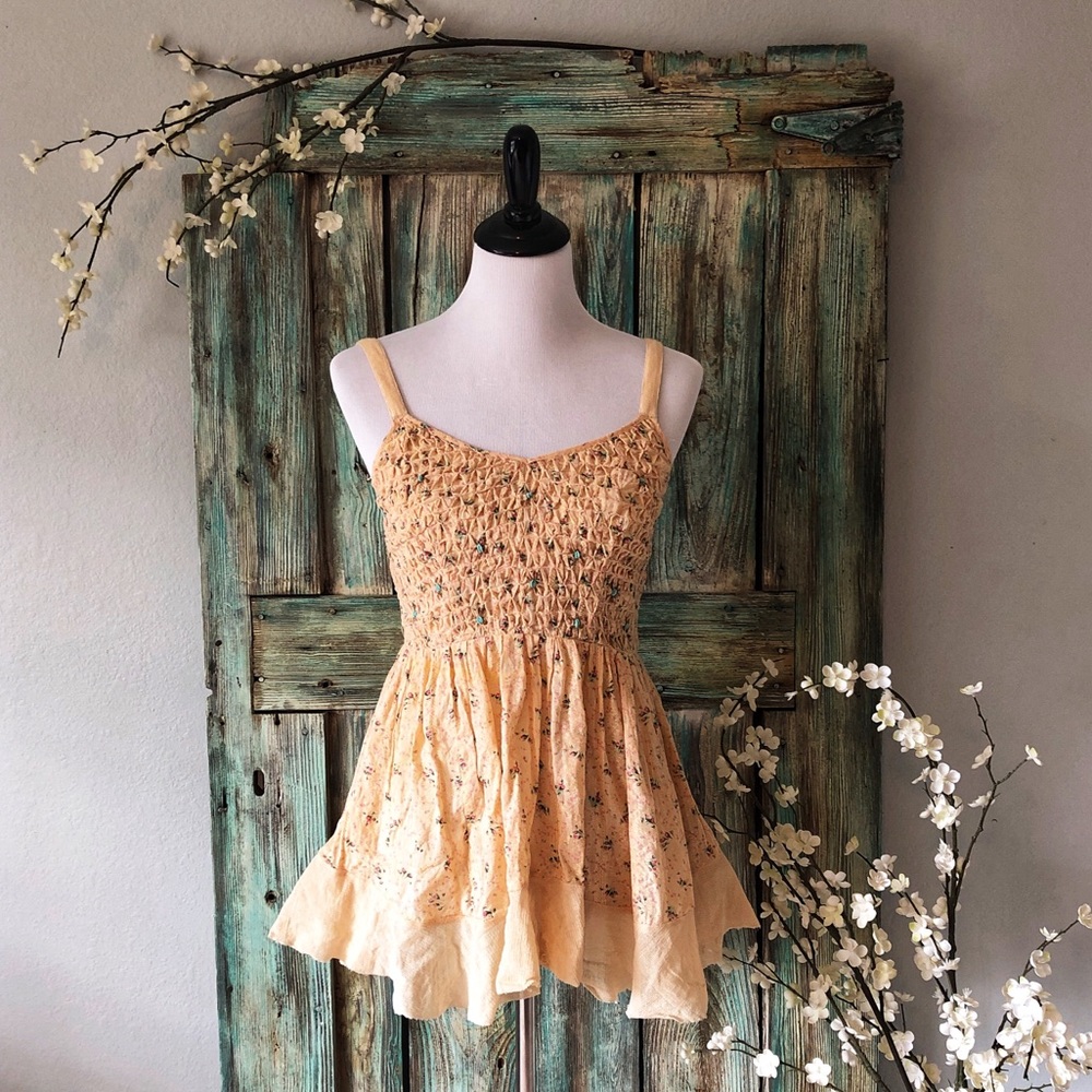 FREE PEOPLE Floral, peach 🍑 color tank. Size 3